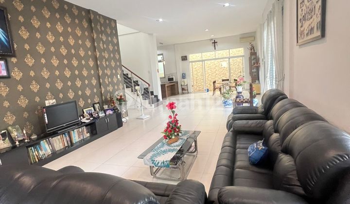 Djual Rumah Besar Dalam Komplek Villa Murai