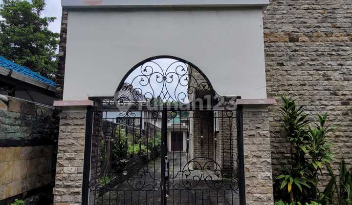 Dijual Rumah Mewah di Jalan Besar Sudirman 2