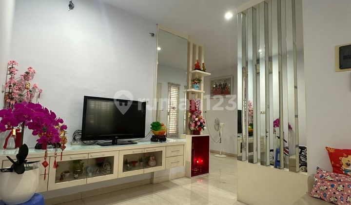 Dijual Villa Komplek Mutiara Palace