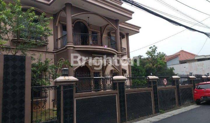 RUMAH MEWAH 2 LANTAI DI UTAN KAYU MATRAMAN JAKARTA TIMUR 1