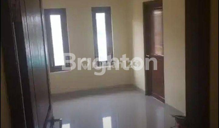 RUMAH SIAP HUNI 3 LANTAI DI UTAN KAYU MATRAMAN JAKARTA TIMUR 2