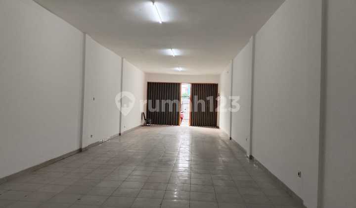 Two-Story Shop House in Matraman, East Jakarta 2