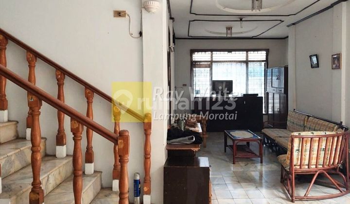Dijual cepat Rumah lahan cukup luas cocok untuk usaha lokasi teluk betung 