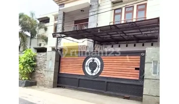 Rumah Mewah Ada Kolam Renang Rumah Mewah Ada Kolam Renang