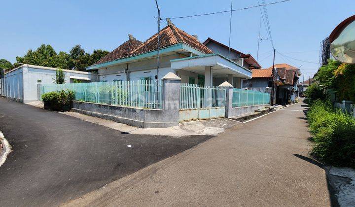 Rumah Vintage Halaman Luas Di Sumberejo, Klaten Selatan 1