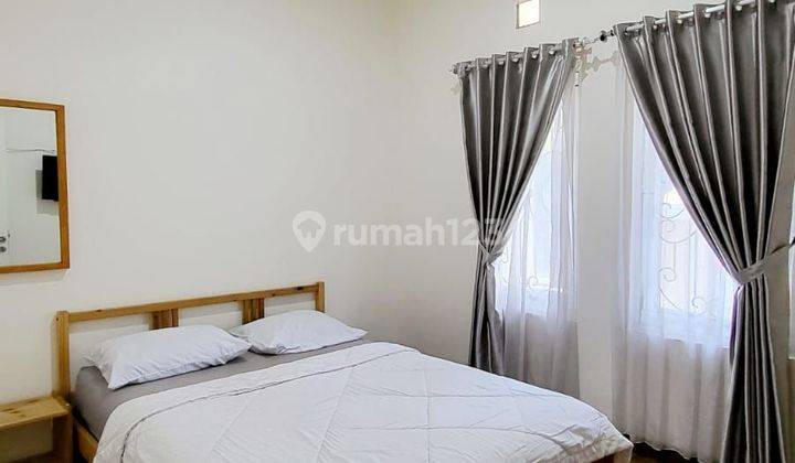 Rumah semi furnished, luas, lokasi dalam cluster, sangat dekat dengan kampus ISI 2