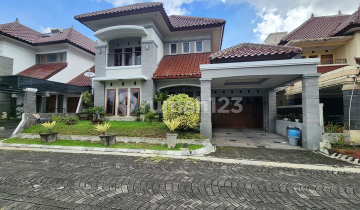 Rumah Mewah Full Furnished di Perumahan Elit Pesona Merapi