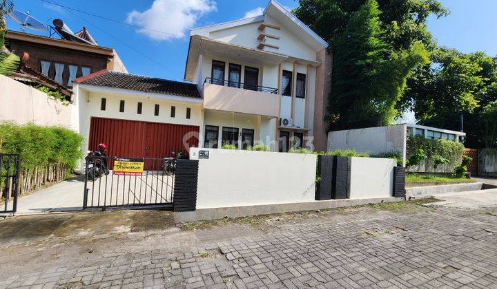 Rumah Minimalis, Halaman Luas Di Palagan Dekat Hotel Hyatt  2
