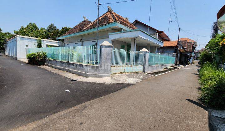 Rumah Vintage Halaman Luas Di Sumberejo, Klaten Selatan 2