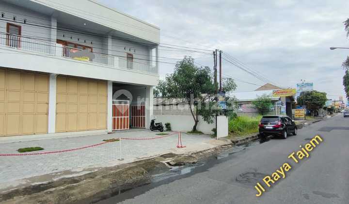 Ruko Baru 2 Lantai Siap Huni, Halaman Luas di Maguwoharjo Pinggir Jalan Utama 2
