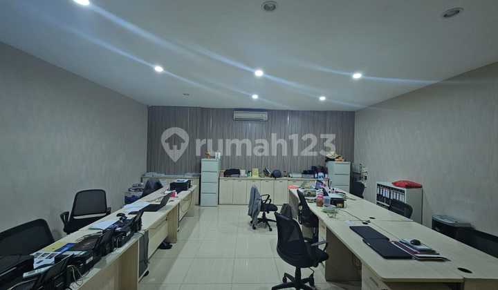 Ruko Strategis 4 Lantai, Siap Pakai & Furnished