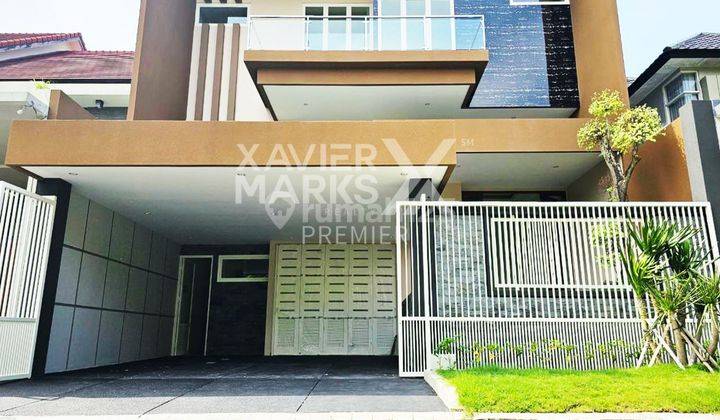 Rumah Megah 2,5 Lantai di Greenwod Boulevard Araya Malang 1