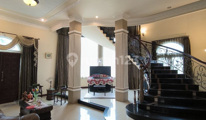 Jarang Ada Rumah Mewah Klasik Full Furnished di ARAYA MALANG 