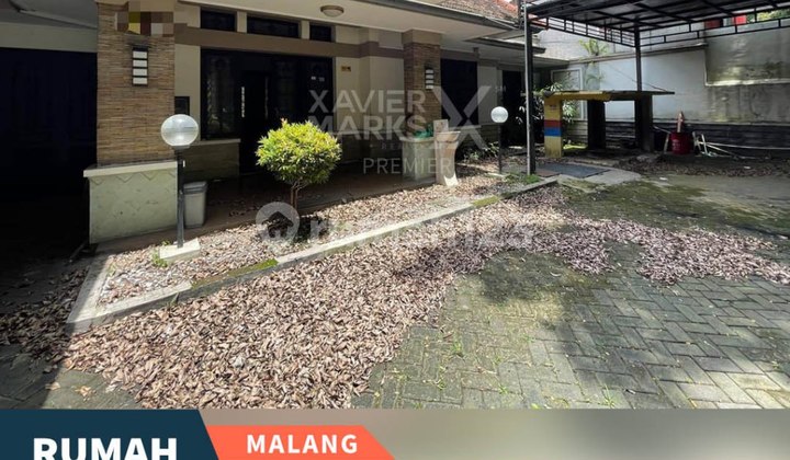 Classic Business House for Rent in Klojen Mountain Area, Downtown Malang