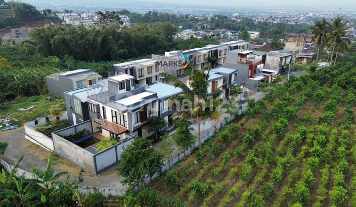 Dijual Villa Modern Bonus Kolam Renang Pribadi di Dau Malang