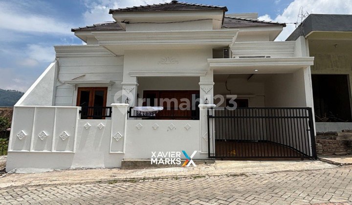 Dijual Cepat Rumah Baru 2 Lantai Modern di Punten Kota Batu