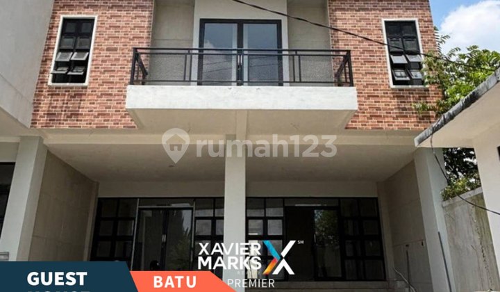 New Guest House for Sale Near Tourist Attractions in Oro Oro Ombo, Batu City