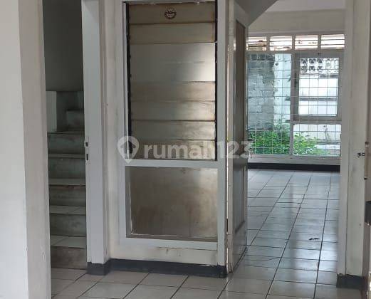 Rumah Disewa Strategis Non Furnish di Area Jl Kembar , Bandung 1