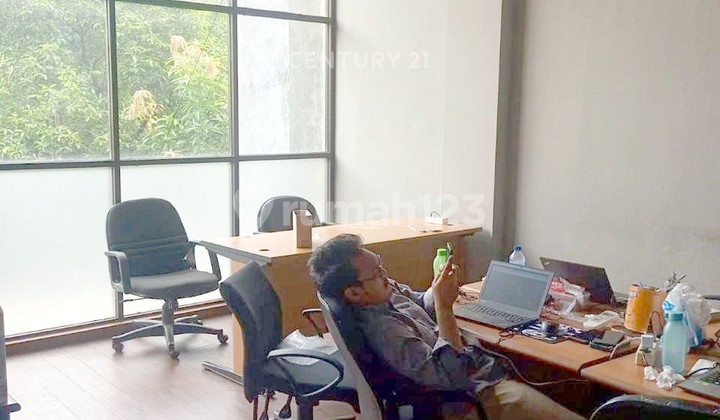 For Sale 4-Storey Office Shop Building with Lift in Bendungan Hilir, Central Jakarta 2