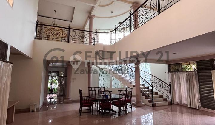 Rumah Hoek Klasik Kokoh Kolam Renang Premium Bintaro Jakarta Selatan 2