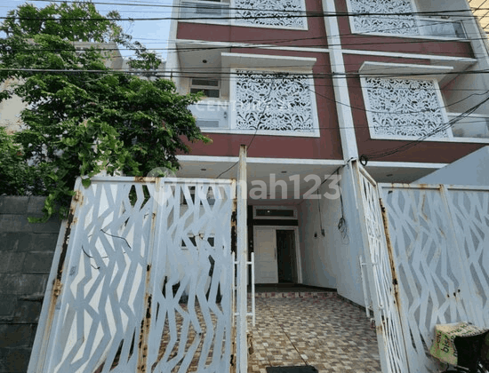 Murah Rumah Greenville Lt 110m2 3 Lantai Jakarta Barat