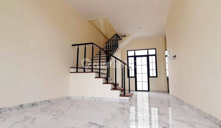 Rumah 2 lantai dekat daerah kota 1