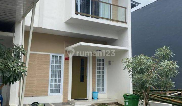 Rumah 2 lantai berada di daerah dekat kota 1