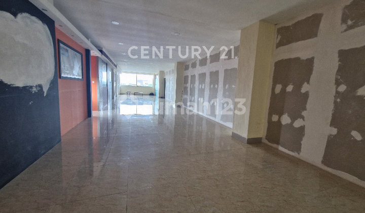 Gedung Mewah dan Luas Siap Pakai di Jalan Ratulangi Makassar