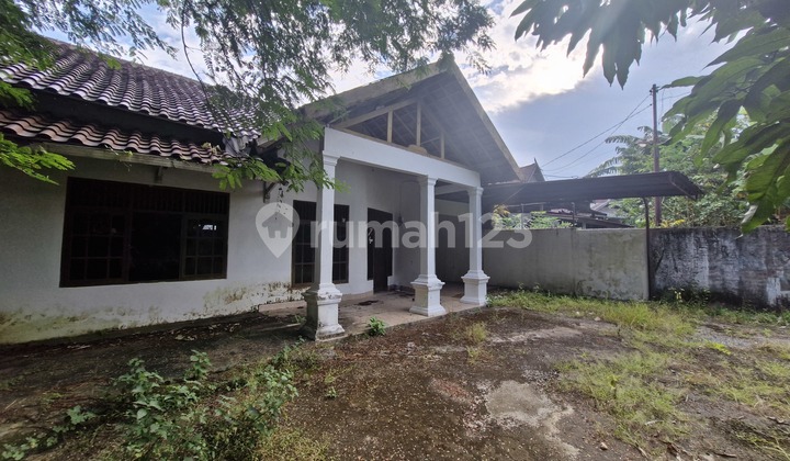 House With Extensive Land Very Close to Ir. Sutami Toll Road Axis Makassar