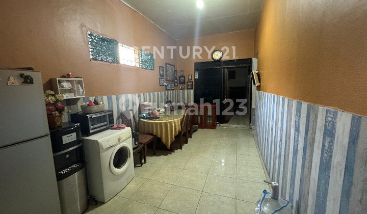 Rumah di Jual Posisi Sudut Sudah Lengkap dengan Beberapa Perabot 2