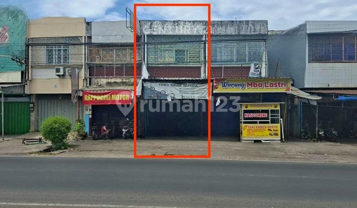 Strategic and Ready-to-Live-in Shop House on Rappocini Raya Street 1