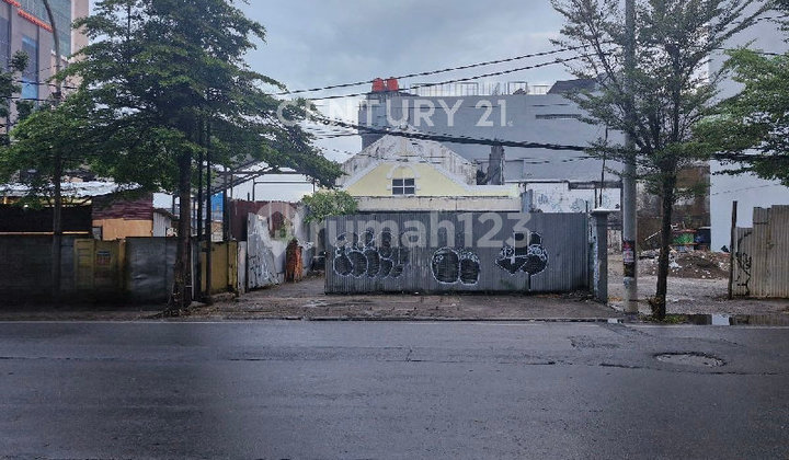 Business-Ready House on Haji Bau Street Near Losari Beach Makassar