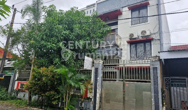 Luxury 2-Story House on Tamangapa Raya Street Near Hertasning Makassar 1