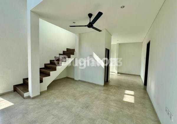 Rumah Semi Villa Taman Luas di Hang Tuah 2