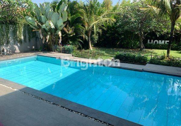 Villa Luxurious Private Place  di Jalan Akasia, Denpasar Timur 1