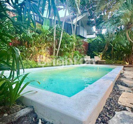 Villa  Furnished Kebun Luas  di Padang Linjong, Canggu 1