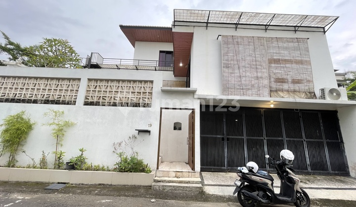 3 Bedroom House Furnished with Single Gate System in Batubulan 2