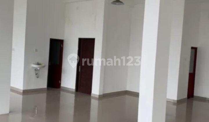 Shop House on Kayutulang Main Road Canggu Suitable for Office 2