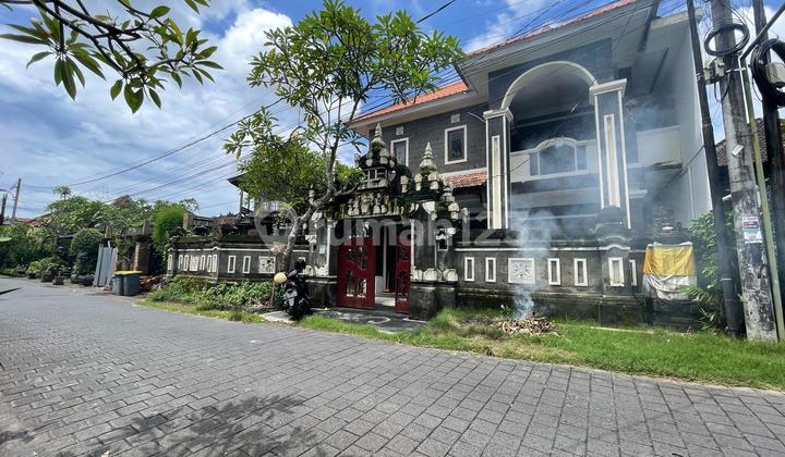 Rumah Old Money Style Sangat Luas di Jimbaran