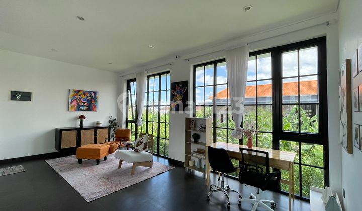 Price Drop! 4+1 Bedroom Villa Fully Furnished with Rice Field View in Gianyar