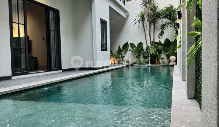 Brand New Villa Fully Furnished With Rooftop In Ungasan