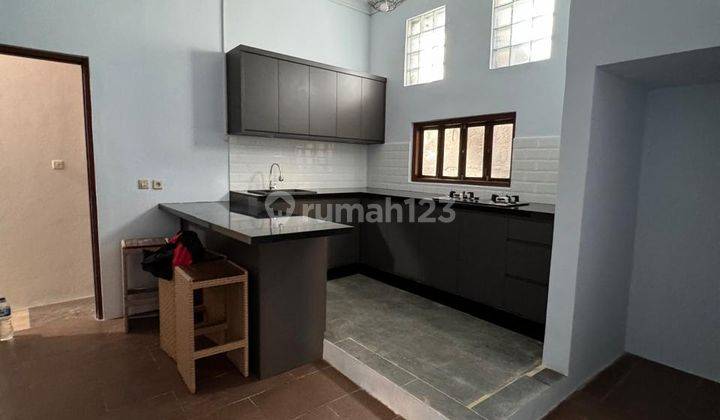 Rumah Luas Semi Furnished Di Jalan Pengiasan, Sanur 2