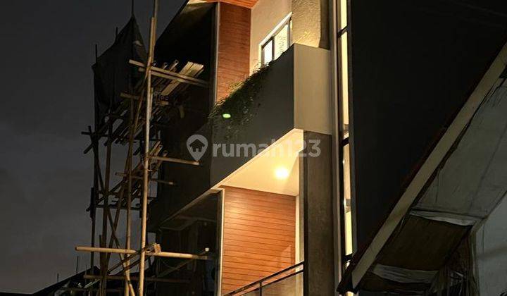 TEBET TIMUR RUMAH TIGA LANTAI PLUS ROOFTOP AKSES JALAN SATU MOBIL TEBET JAKARTA SELATAN  2