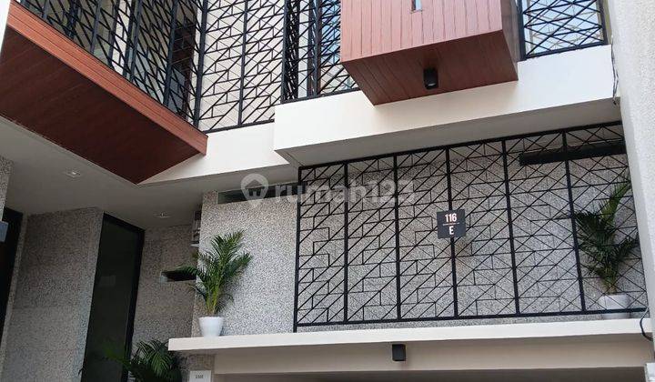 Rumah Tropical Modern Minimalis Dalam Townhouse Di Kemang Jakarta Selatan 1