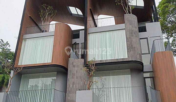 RUMAH MODERN TIGA LANTAI PLUS ROOFTOP DIKEMANG UTARA JAkARTA SELATAN  2