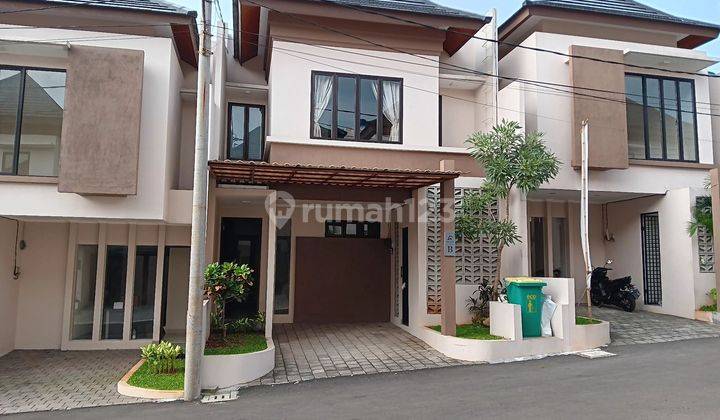 RUMAH MODERN MINIMALIS DISETU CIPAYUNG JAKARTA TIMUR  1