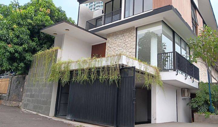 RUMAH TROPICAL MODERN TIGA LANTAI KOLAM RENANG DEKAT LIPPO KEMANG JAKARTA SELATAN  1