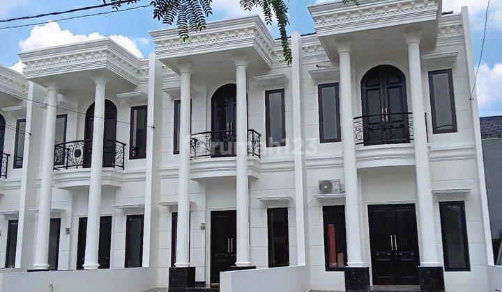 RUMAH AMERICAN CLASSIC MODERN Di RAYA CONDET JAKARTA TIMUR 1