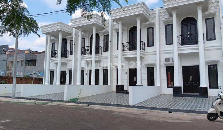 RUMAH AMERICAN CLASSIC MODER DALAM CLUSTER RAYA CONDET JAKARTA SELATAN  1