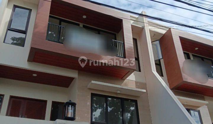 RUMAH MODERN TIGA LANTAI ADA KOLAM RENANG RAGUNAN JAKARTA SELATAN 2